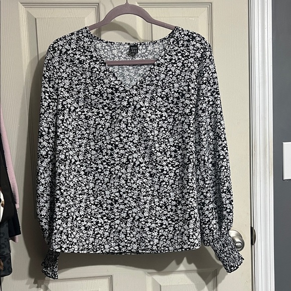 SHEIN Tops - SHEIN Monochrome Floral Blouse